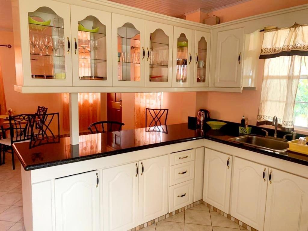 Anne Marie Villas Castries Extérieur photo